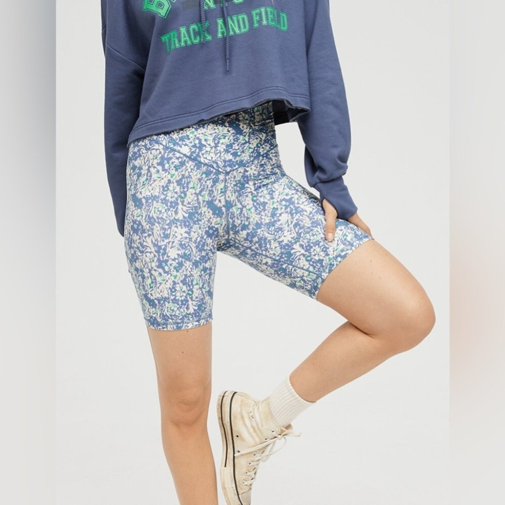 Aerie Offline High Waisted 7" Crossover Floral Bike Shorts